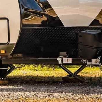How to Choose the Right RV Stabilizer Jack Online?