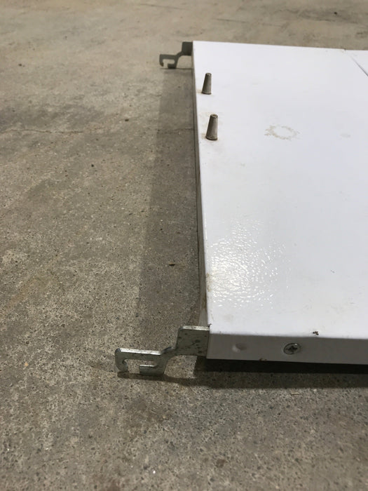 Used MAGIC Chef Bi-Fold Cover CLY1610BDW