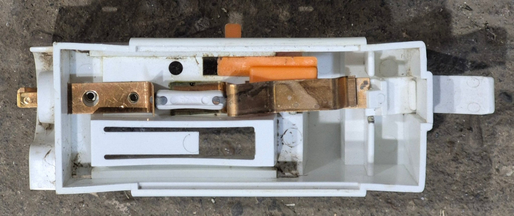 Used Dometic Fridge Light Socket Assembly 2007282003 - Young Farts RV Parts