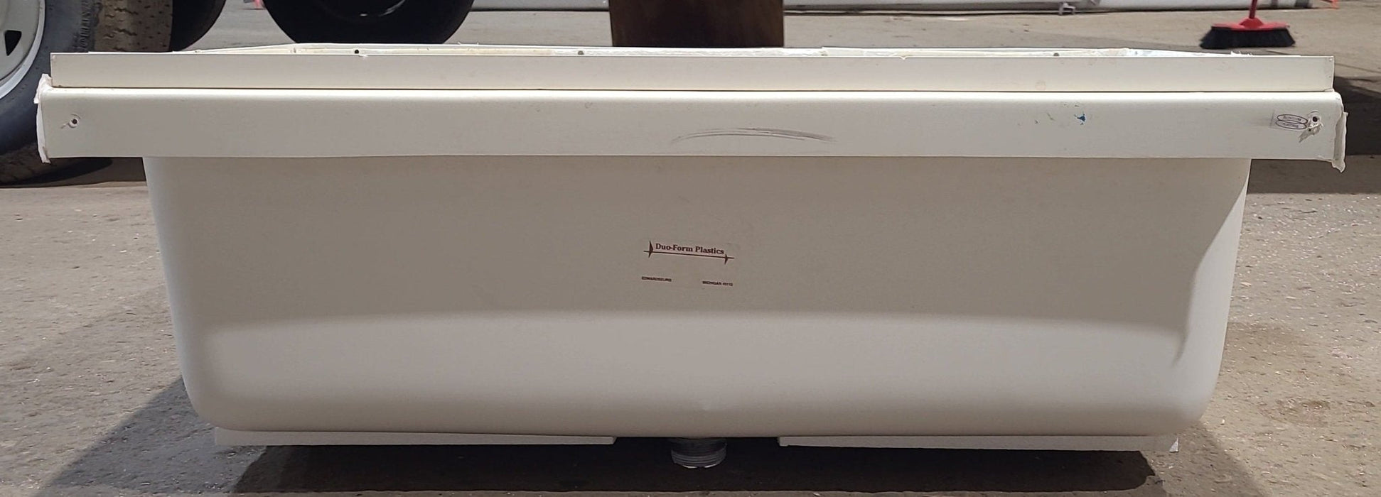 Used RV Bath Tub 36” x 24” Centre Drain - Young Farts RV Parts