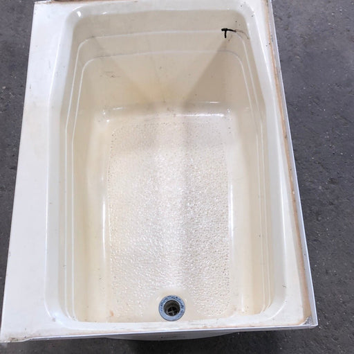 Used RV Bath Tub 36” x 24” right hand drain - Young Farts RV Parts