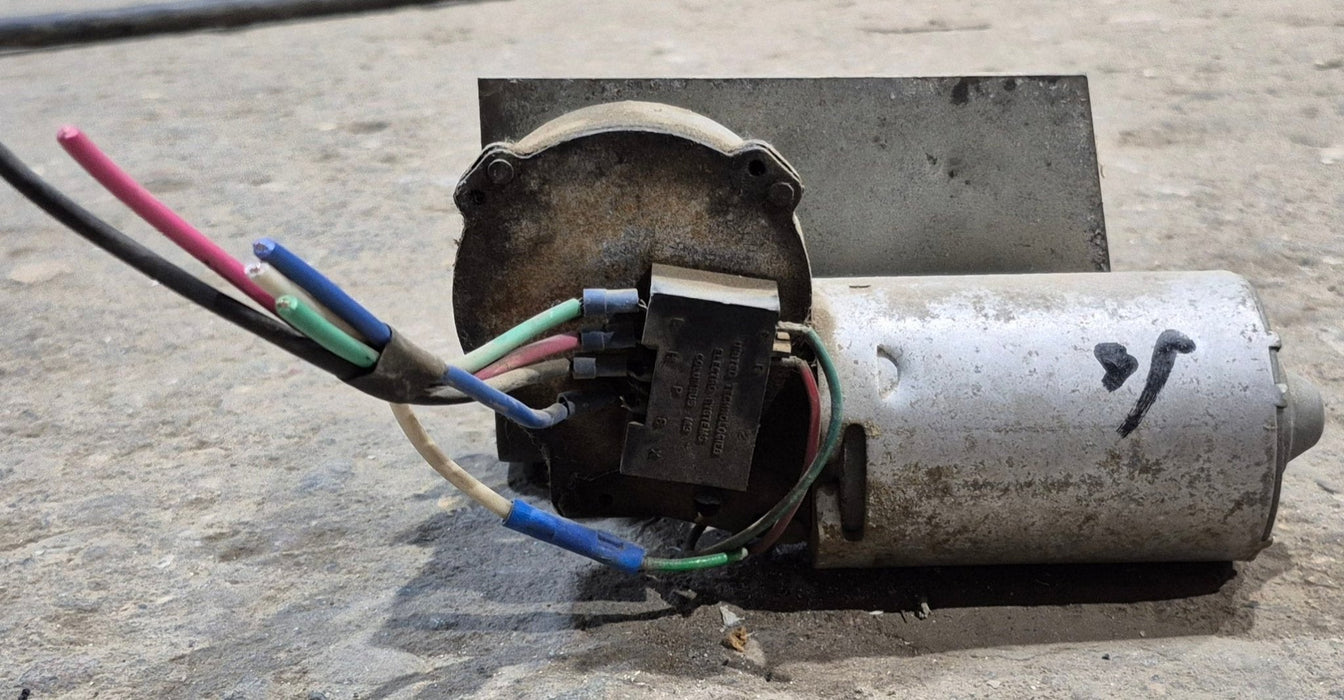 Used Wiper Motor for 1992 Thor Pinnacle 320Q - Young Farts RV Parts
